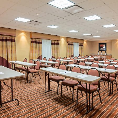Holiday Inn Express & Suites - Laredo-Event Center Area By Ihg Exterior photo