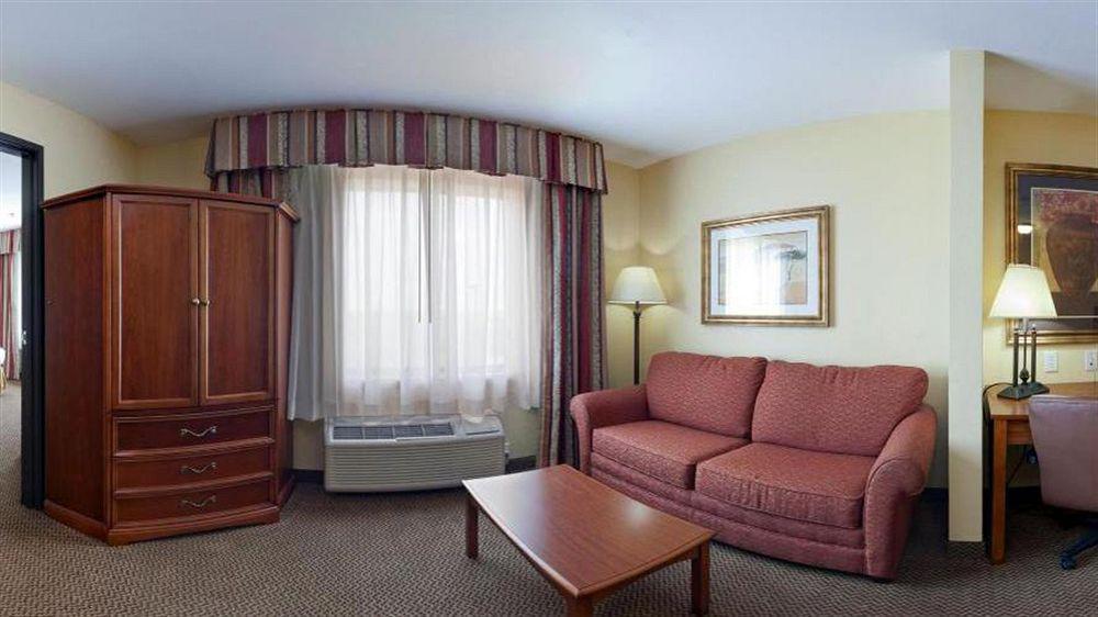 Holiday Inn Express & Suites - Laredo-Event Center Area, An Ihg Hotel Exterior photo