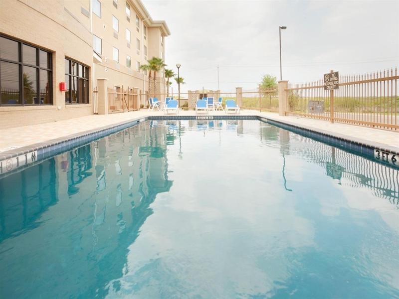 Holiday Inn Express & Suites - Laredo-Event Center Area By Ihg Exterior photo
