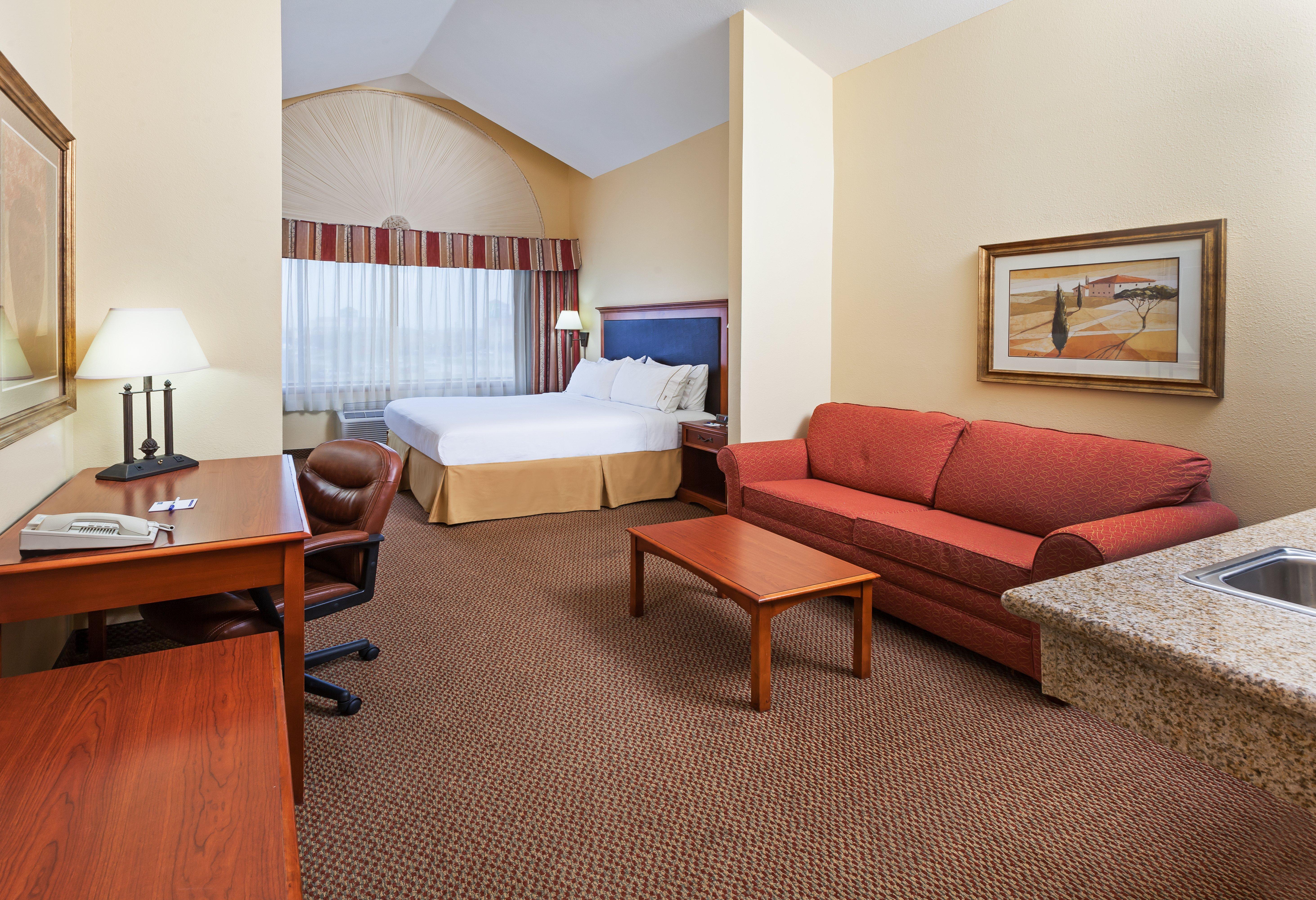 Holiday Inn Express & Suites - Laredo-Event Center Area By Ihg Exterior photo