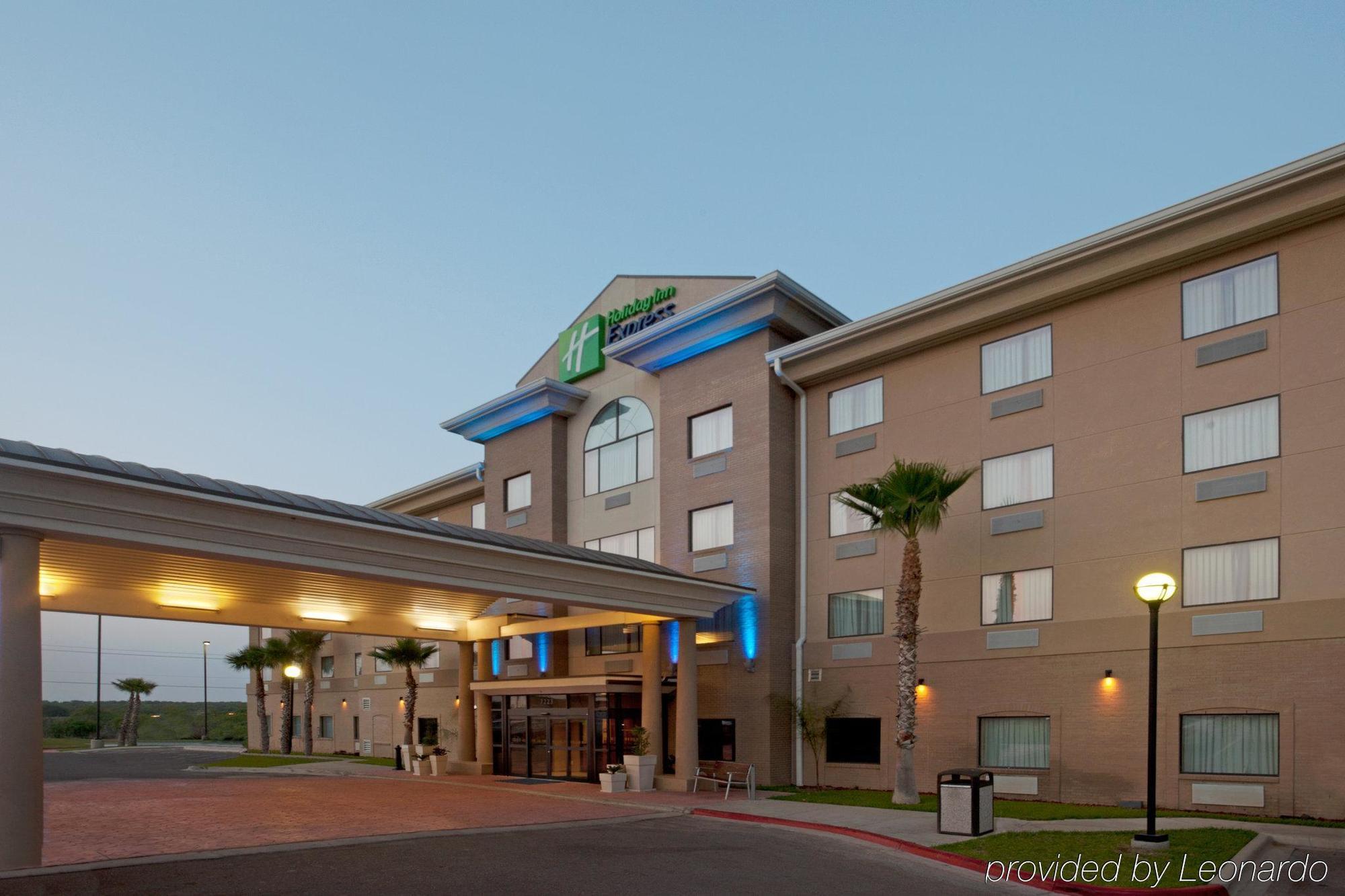 Holiday Inn Express & Suites - Laredo-Event Center Area By Ihg Exterior photo