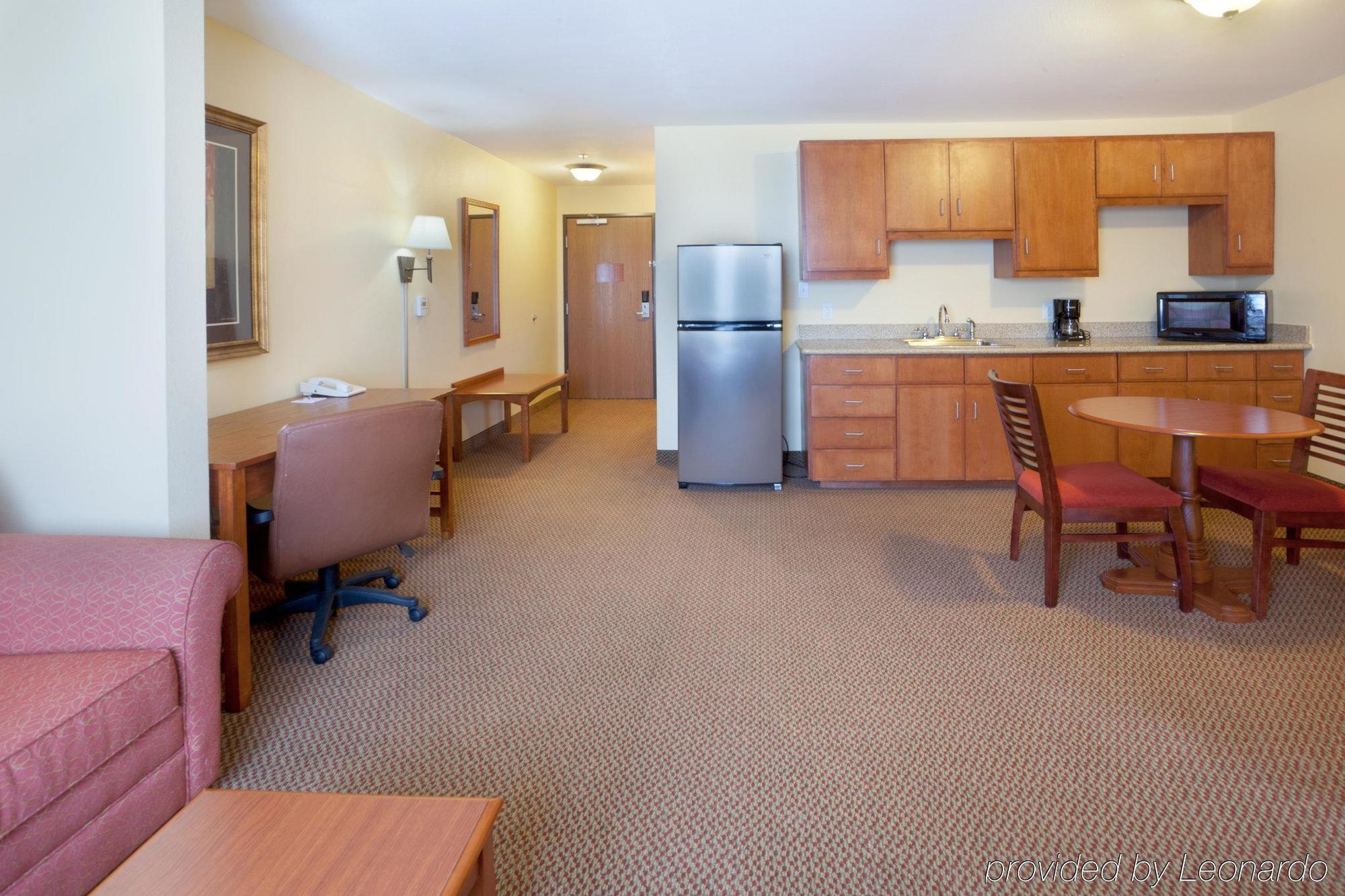 Holiday Inn Express & Suites - Laredo-Event Center Area By Ihg Room photo