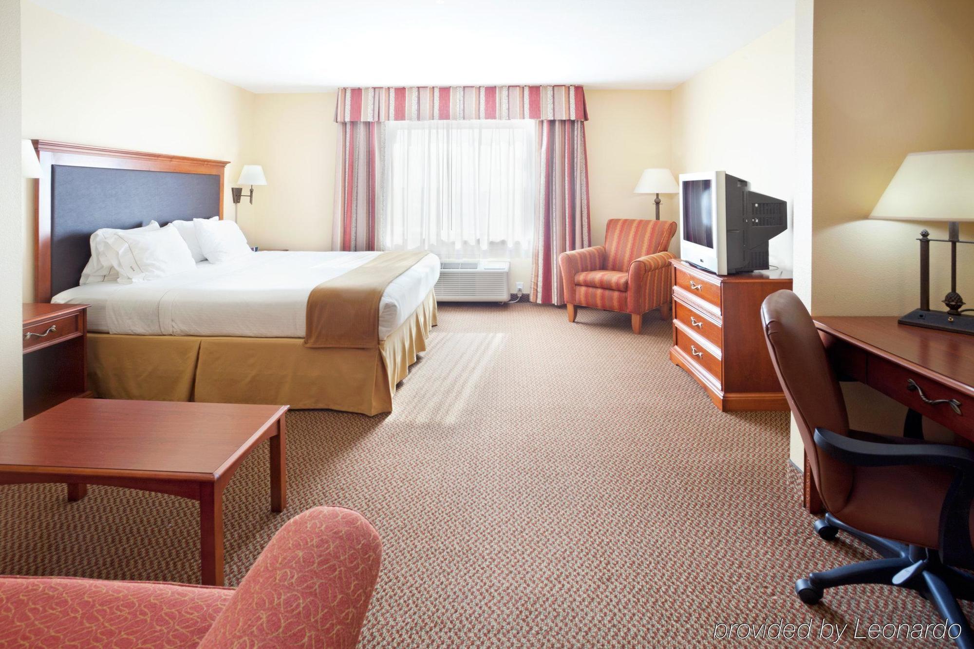 Holiday Inn Express & Suites - Laredo-Event Center Area, An Ihg Hotel Room photo