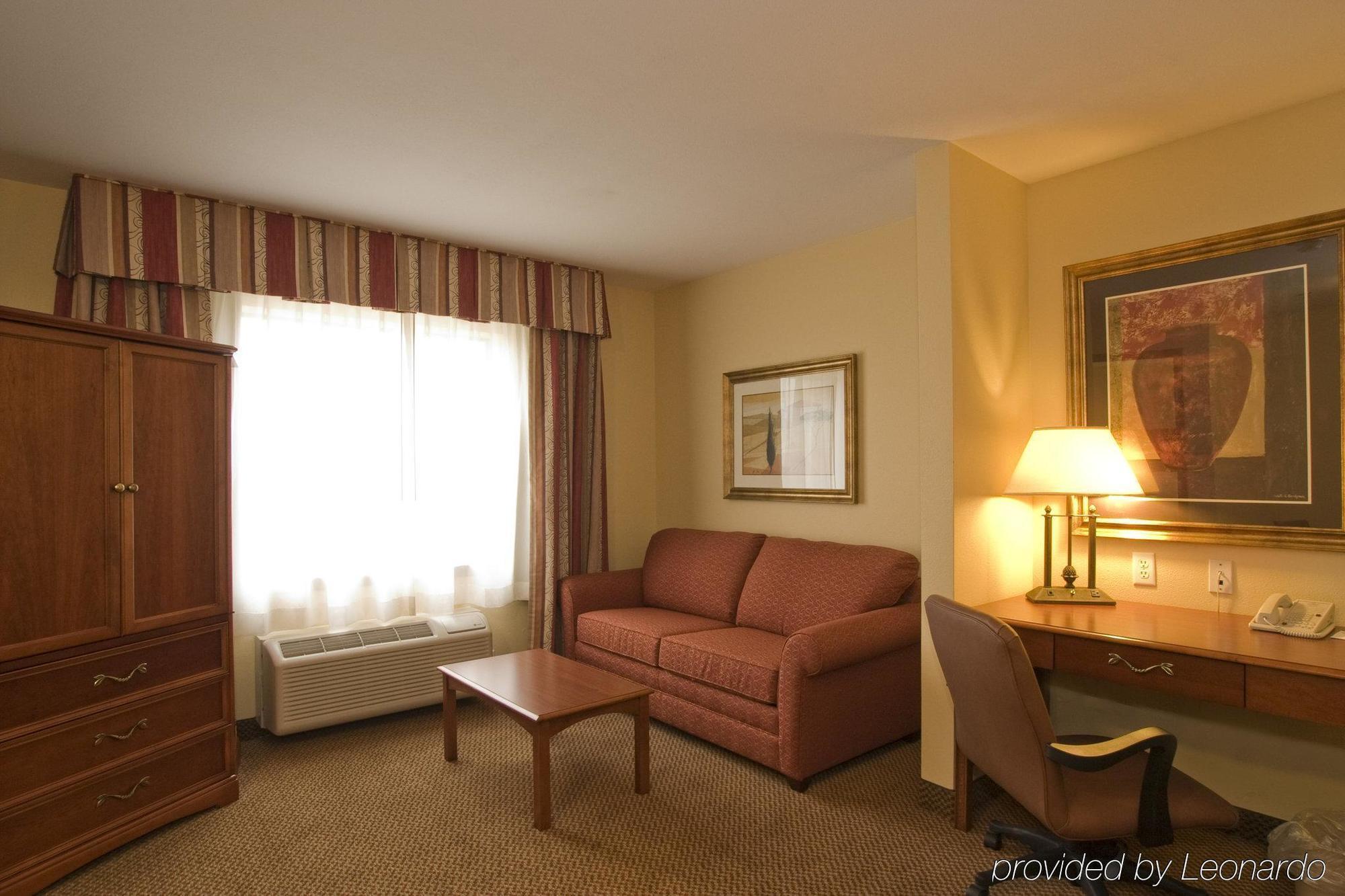 Holiday Inn Express & Suites - Laredo-Event Center Area By Ihg Exterior photo