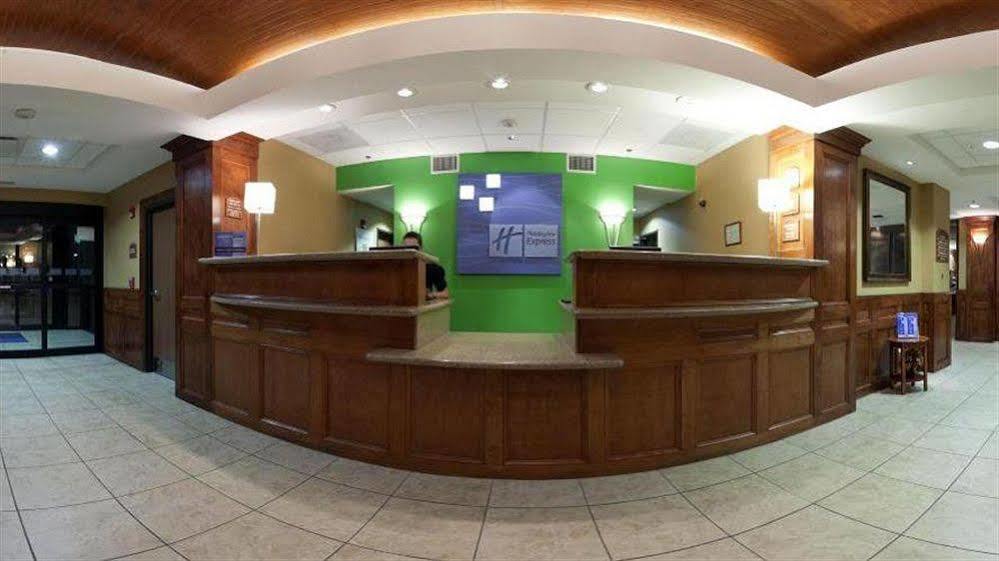 Holiday Inn Express & Suites - Laredo-Event Center Area By Ihg Exterior photo