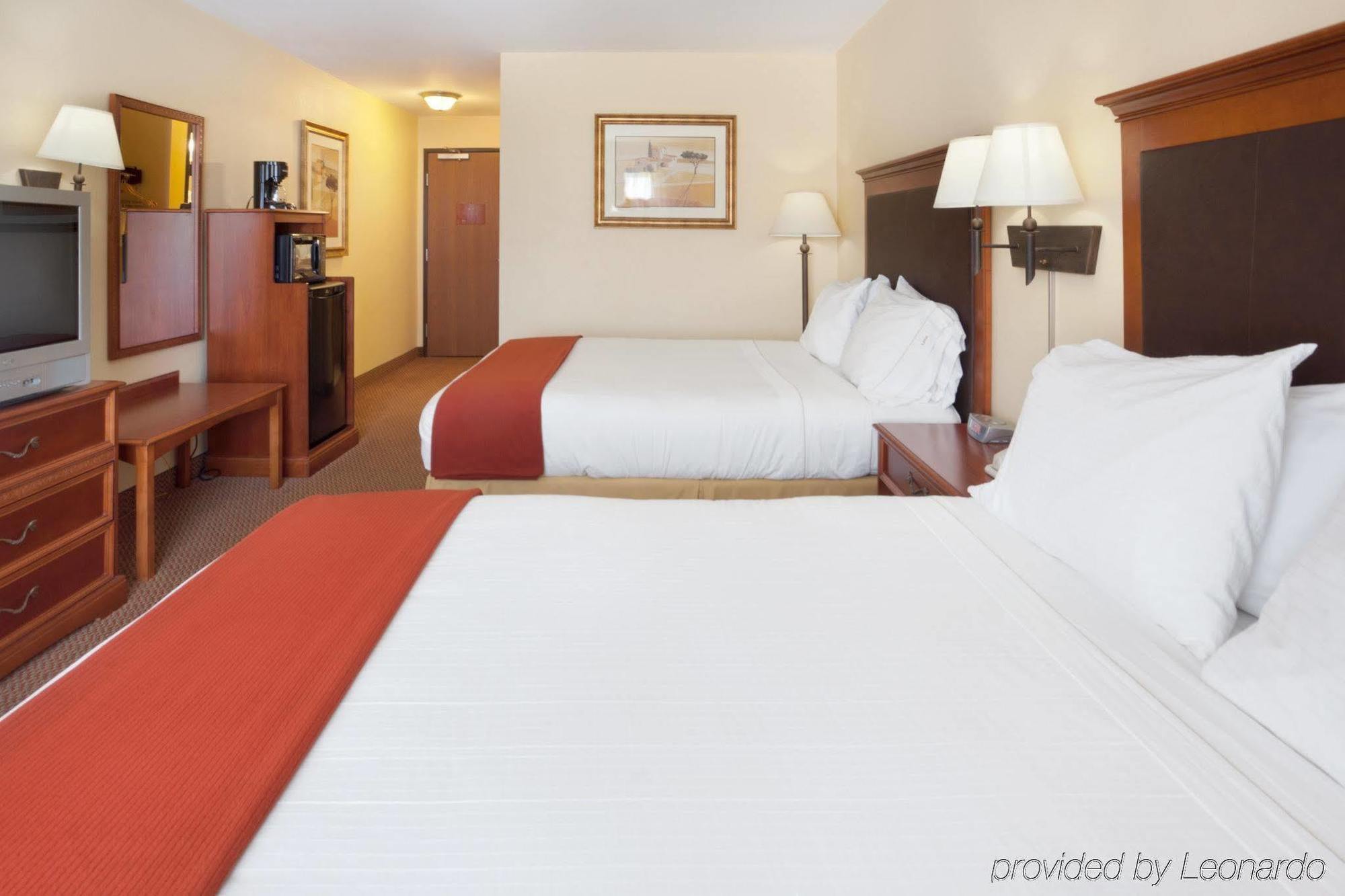 Holiday Inn Express & Suites - Laredo-Event Center Area By Ihg Room photo
