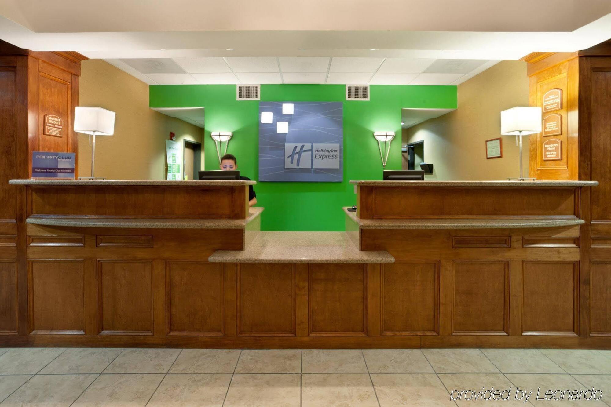 Holiday Inn Express & Suites - Laredo-Event Center Area By Ihg Exterior photo